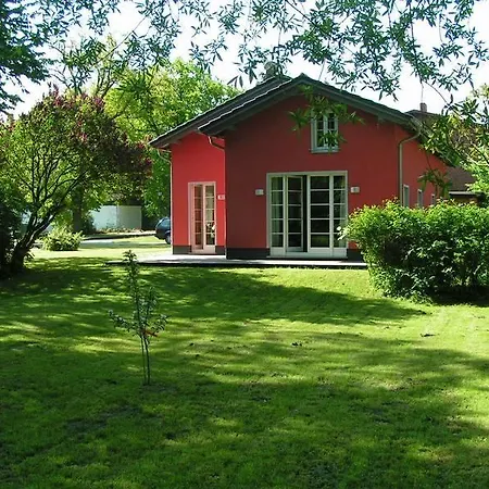Vakantiehuis Rotes Ferienhaus Klausdorf (Vorpommern-Rugen)